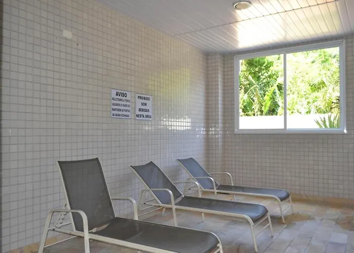 Aluga-se Apto 2 Quartos, sendo 1 suíte, 3 Ar cond. Mobília completa - Praia Grande Ubatuba/SP, Brasil