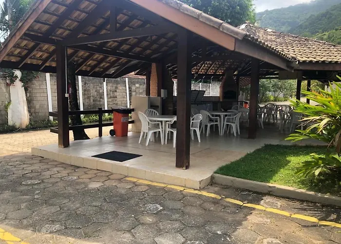 Apartamento Wembley Tenis - Toninhas - Ubatuba, Brasil