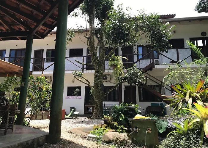 Suíte com Ar + frigobar+ Tv Sky Ubatuba, Brasil