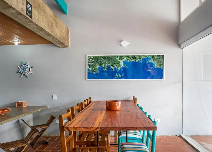Ubatuba Sweet Home Linda Casa com Piscina 250m do Mar para 12 Hóspedes ou mais, Brasil