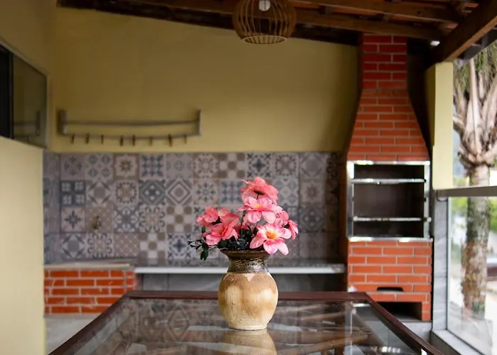 Casa com piscina próximo a Praia Grande e Tenório em Ubatuba, Brasil