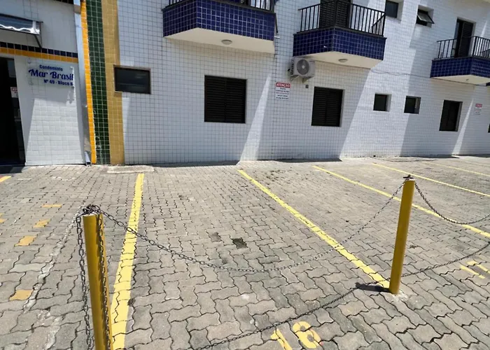 Apartamento Kitnet 4 Quadras Praia Das Toninhas Ubatuba Com 2 Piscinas Para Ate 4 Pessoas, Brasil