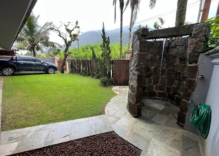 Linda casa na Lagoinha a 150m da praia, 4 suítes, 16 hóspedes com roupa de cama, condomínio Salga Ubatuba, Brasil