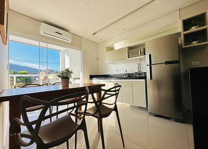 Apto Alto Padrão C/Ar Condicionado e Área Gourmet. Ubatuba, Brasil