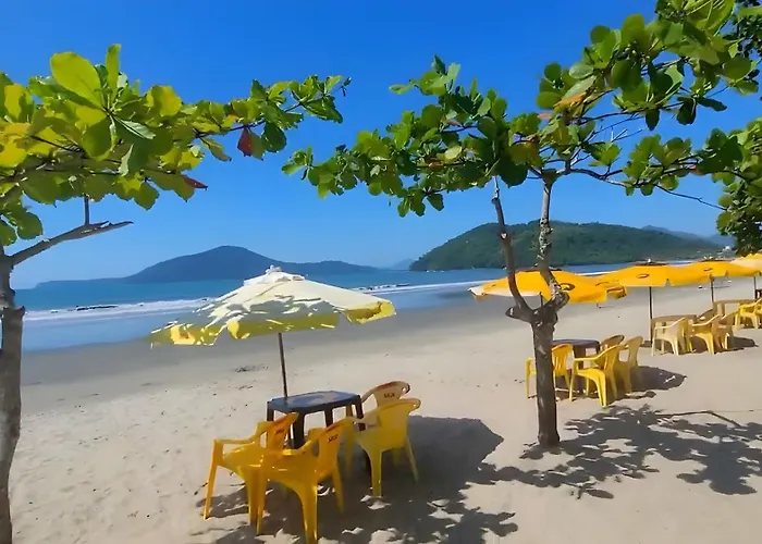 Aptº TOP 2 Quartos com Varanda, 400 m da Praia, em Condomínio com Piscinas, Sala, Smart TV, Sofá Cama, com 2 Banheiros, Cozinha Planejada Completa, Wi-Fi 200 mbps, Ares-condicionados, Churrasqueira, Máquina de Lavar e Tanque, Estacionamento, Portaria