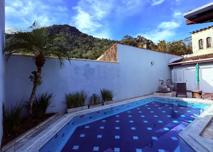 Casa grande com piscina churrasqueira e garagem Praia do Lázaro Ubatuba, Brasil