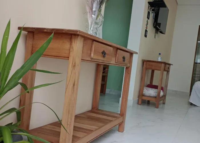 Studio Saíra Tangará - Jardim Carolina Ubatuba, Brasil